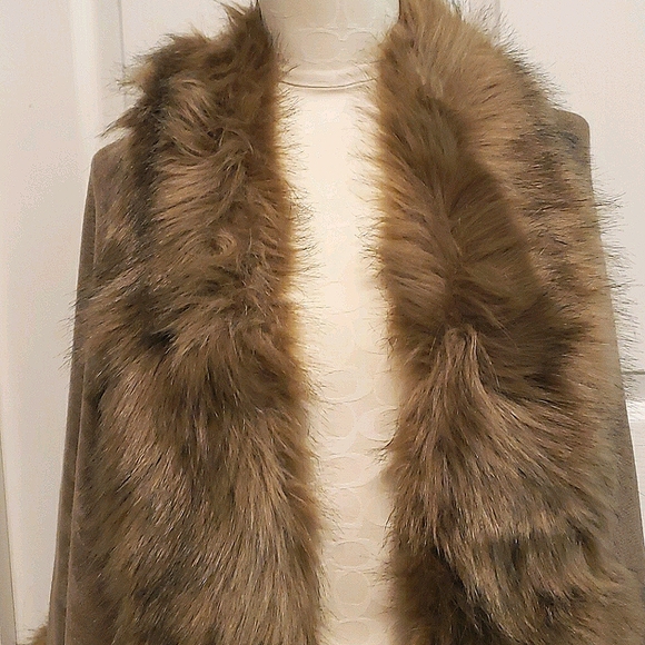 Faux Fur Knit Poncho - Picture 2 of 5